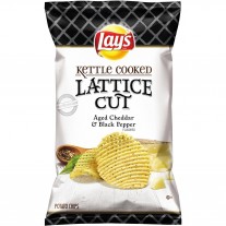 Lay's Kettle Cooked Lattice Cut Aged Cheddar & Black Pepper - 1.375oz